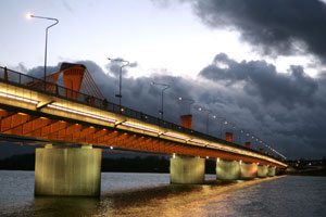 03.JPG (16450 bytes)