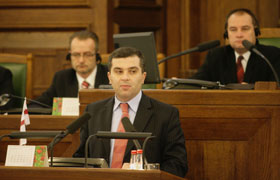 01.JPG (14104 bytes)