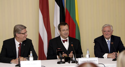 03.JPG (19824 bytes)