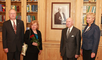 11.JPG (21589 bytes)