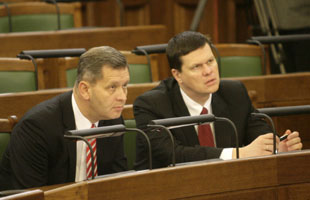 01.JPG (15516 bytes)