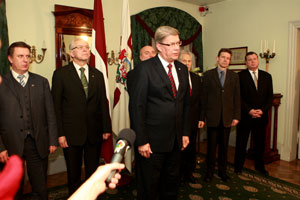 01.JPG (18325 bytes)