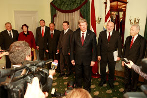 02.JPG (21799 bytes)