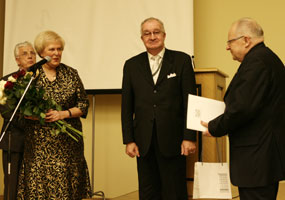 01.JPG (16236 bytes)