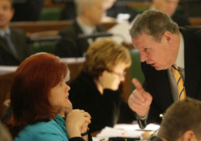 02.JPG (14129 bytes)