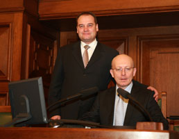 03.JPG (12262 bytes)