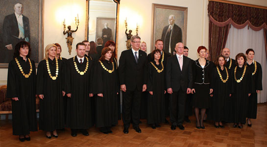 01.JPG (40920 bytes)