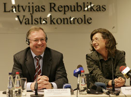 00.JPG (16598 bytes)