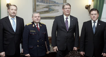 01.JPG (16560 bytes)