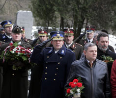 01.JPG (15697 bytes)