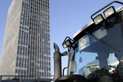 01.JPG (34985 bytes)