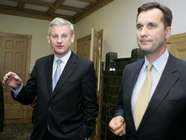 02.JPG (12733 bytes)