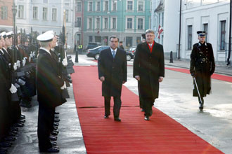 01.JPG (22873 bytes)