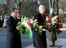 02.JPG (22184 bytes)