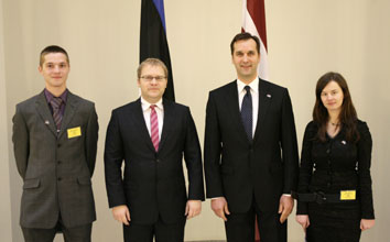 IGAUNIS2.JPG (16158 bytes)