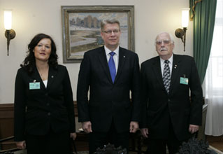 01.JPG (14616 bytes)