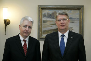 01.JPG (11726 bytes)