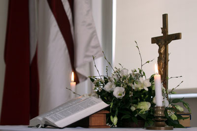 LIELDIENAS.JPG (20792 bytes)