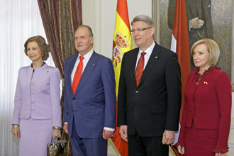 01.JPG (20304 bytes)