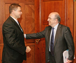 KOMISARS.JPG (16434 bytes)