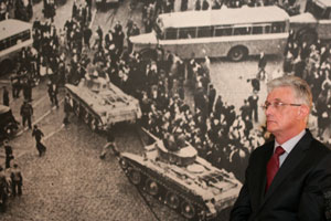 06.JPG (21740 bytes)