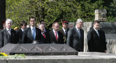 01.JPG (29835 bytes)