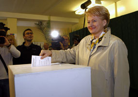 02.JPG (14009 bytes)