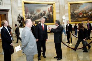 02.JPG (23147 bytes)