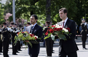 01.JPG (22238 bytes)