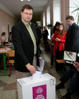 01.JPG (10673 bytes)