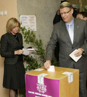 03.JPG (11720 bytes)