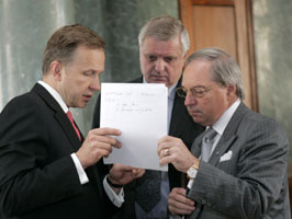 01.JPG (13277 bytes)