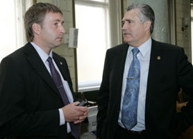 03.JPG (12089 bytes)