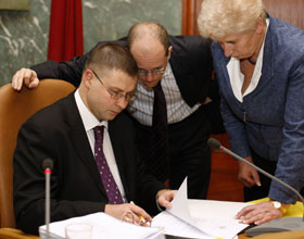 01.JPG (17637 bytes)