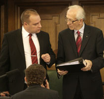 01.JPG (10536 bytes)