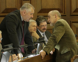 03.JPG (14053 bytes)