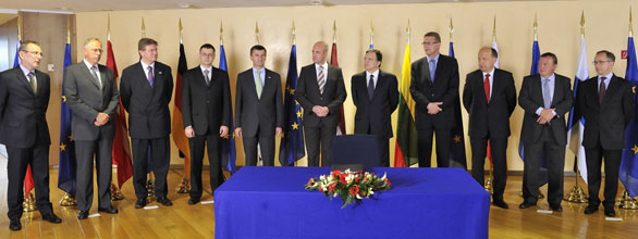 S3.JPG (38597 bytes)