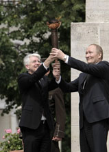 02.JPG (11151 bytes)