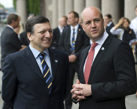 02.JPG (15215 bytes)