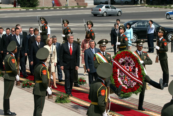 TADZIKISTANA2.JPG (75649 bytes)