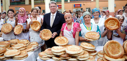 02.JPG (40265 bytes)