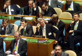 01.JPG (26536 bytes)