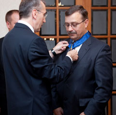 03.JPG (13970 bytes)