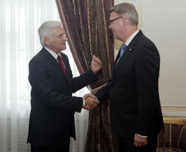 02.JPG (11934 bytes)