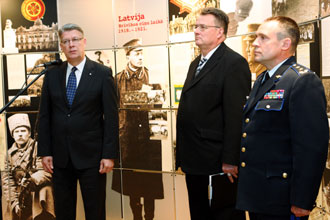 IZSTADE.JPG (24833 bytes)