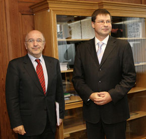 01.JPG (20146 bytes)