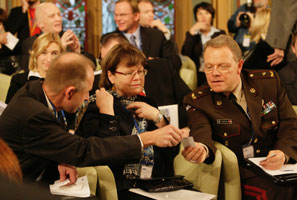 02.JPG (22770 bytes)