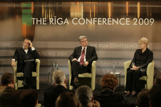 04.JPG (19965 bytes)