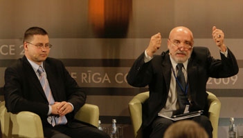 06.JPG (15739 bytes)