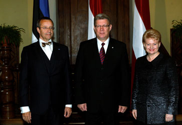 NATO1.JPG (19602 bytes)